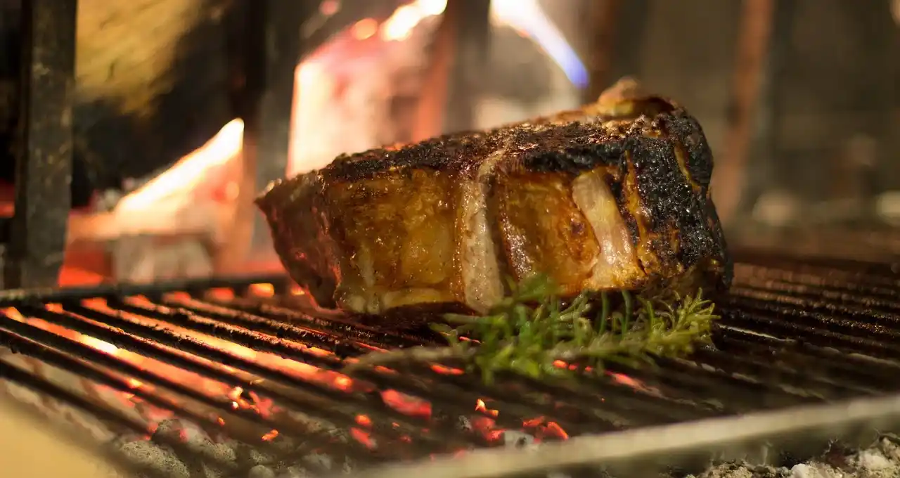 Welches Salz eignet sich zum Grillen – Salz für Steak, Gemüse, BBQ und Grillgerichte